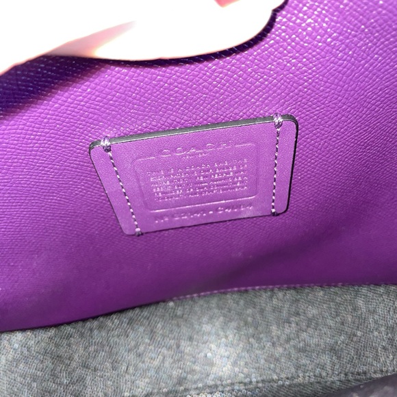 Coach Mollie tote. New w/o tags. Army green with deep purple inside. - Picture 6 of 10